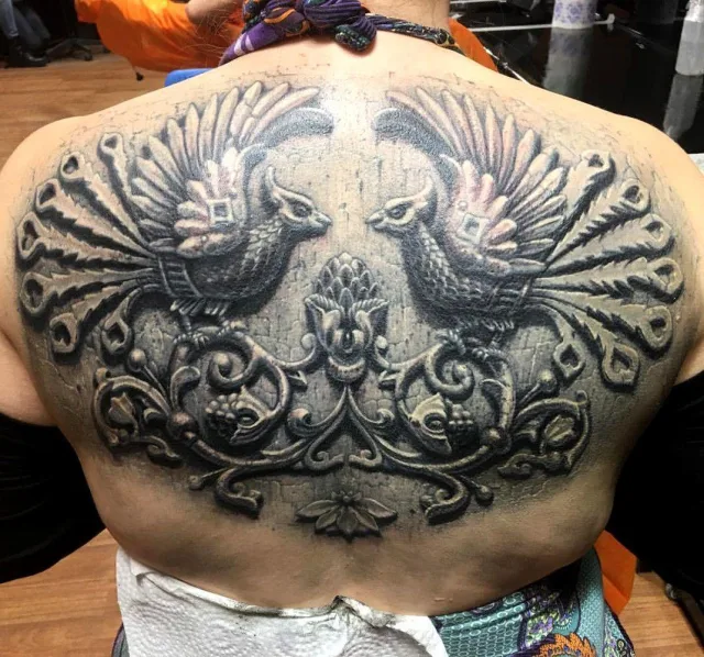 Тату Жар-Птица камень на спине